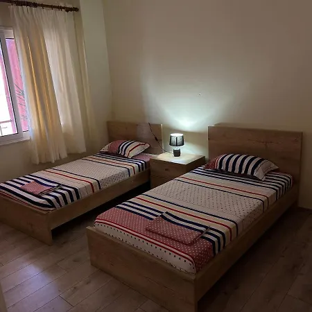 Family 12 Apartman *