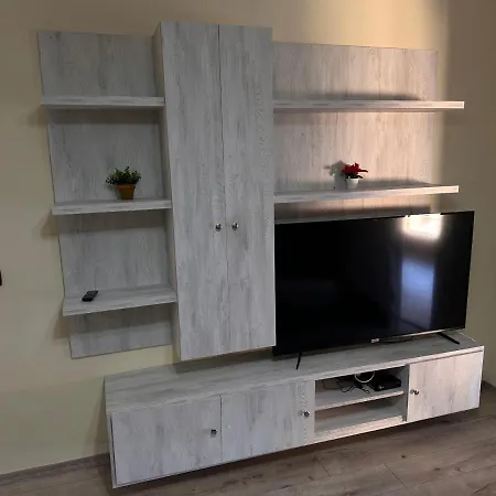 Family 12 * Sarandë