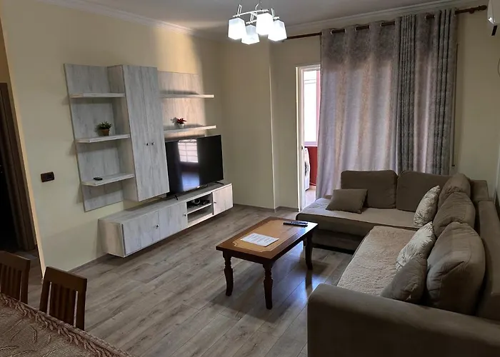 Family 12 * Sarandë