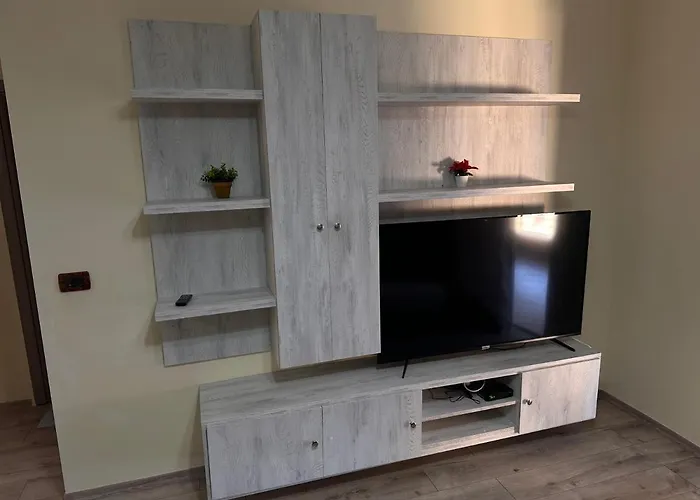 Family 12 * Sarandë